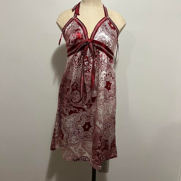 Burgundy and white paisley print halter dress - Picture 2 of 5